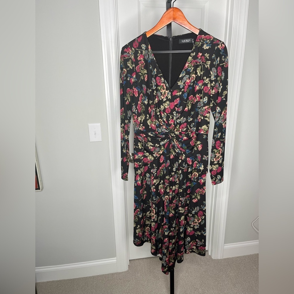 LAUREN RALPH LAUREN Floral Surplice Jersey Dress Size 4 and 8 - Picture 6 of 12